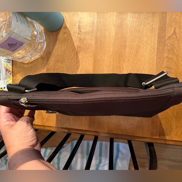 Maxx New York Microfiber Compartment Zip Top Bag Crossbody
Chocolate EUC - Picture 3 of 10